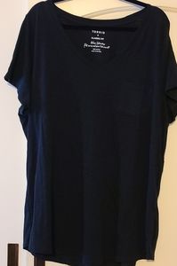 NWOT Torrid Size 3 classic fit v neck pocket tee